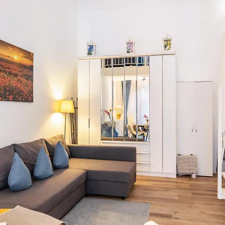 Nahe Airport Ber Maisonettewohnung * שונפלד