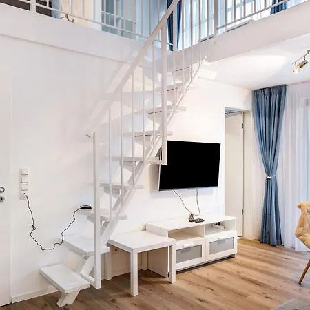 Nahe Airport Ber Maisonettewohnung שונפלד