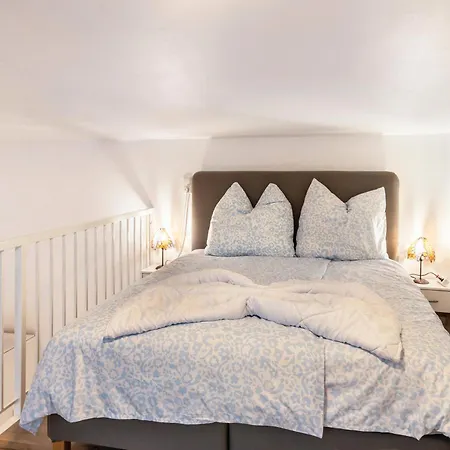 Nahe Airport Ber Maisonettewohnung דירה *